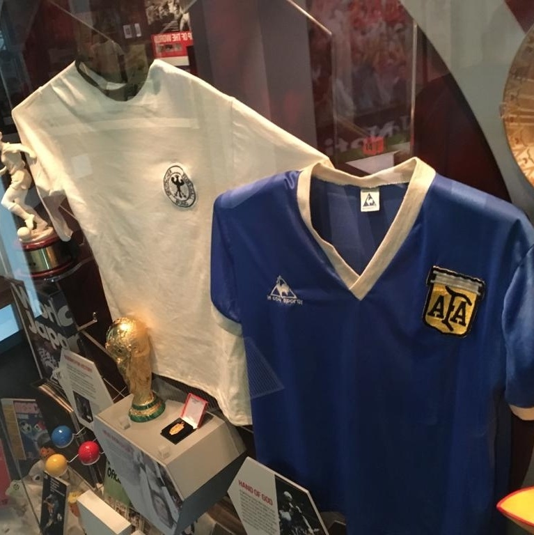 Os 70 anos de Peter Shilton, referência de segurança e longevidade no gol  inglês