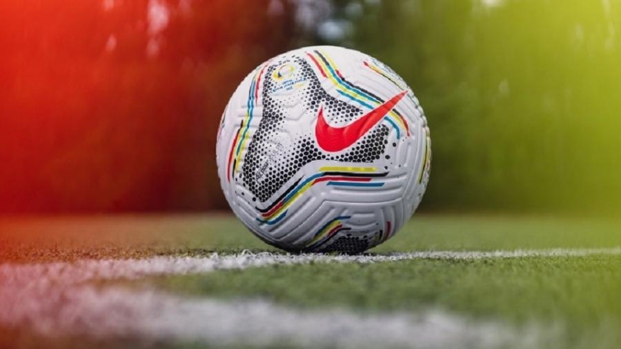Fabricado pela Nike, produto tem traços que representam a Colômbia e a Argentina, países que sediam o torneio - Reprodução/Footy Headlines