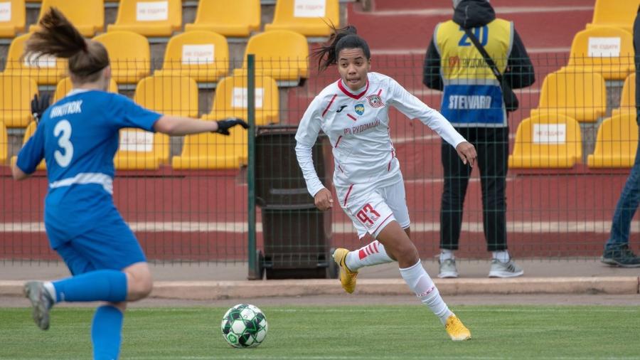 A jogadora brasileira Lidi Oliveira em ação pelo FC Kryvbas Women - Foto: Arquivo pessoal