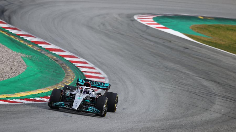 Lewis Hamilton, da Mercedes, em ação no 3º dia de testes da pré-temporada da F1, em Barcelona - Divulgação/F1