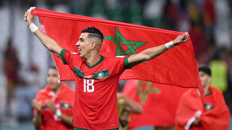 El Yamiq comemora com a bandeira de Marrocos  - KIRILL KUDRYAVTSEV/AFP