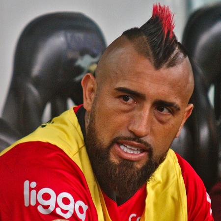 Arturo Vidal durante jogo entre Athletico-PR e Bahia pelo Campeonato Brasileiro