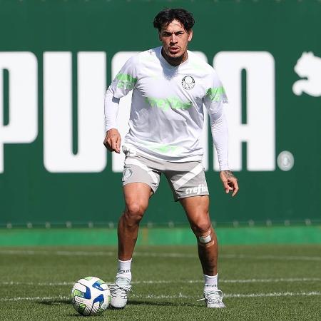 Gustavo Gómez, zagueiro do Palmeiras, durante treino nesta sexta