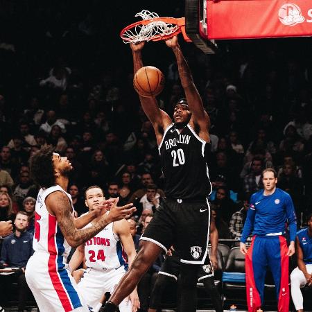 Jogadores de Detroit Pistons e Brooklin Nets, em duelo pela NBA