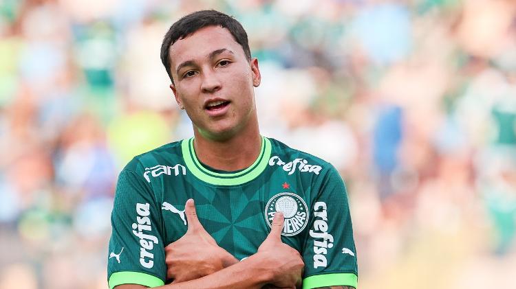 Thalys, do Palmeiras, celebra gol marcado sobre o Oeste em jogo da Copinha