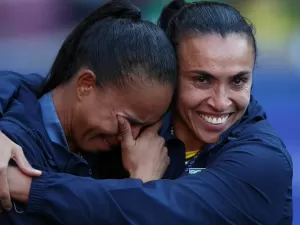 Marta indica estar fora da Copa e desabafa: "não devemos a quem fala m..."