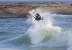 Brasileiro acerta backflip espetacular e consegue 10 unânime no surfe - Daniel Smorigo/WSL