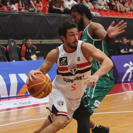 São Paulo vence o Bauru e se mantém invicto na NBB