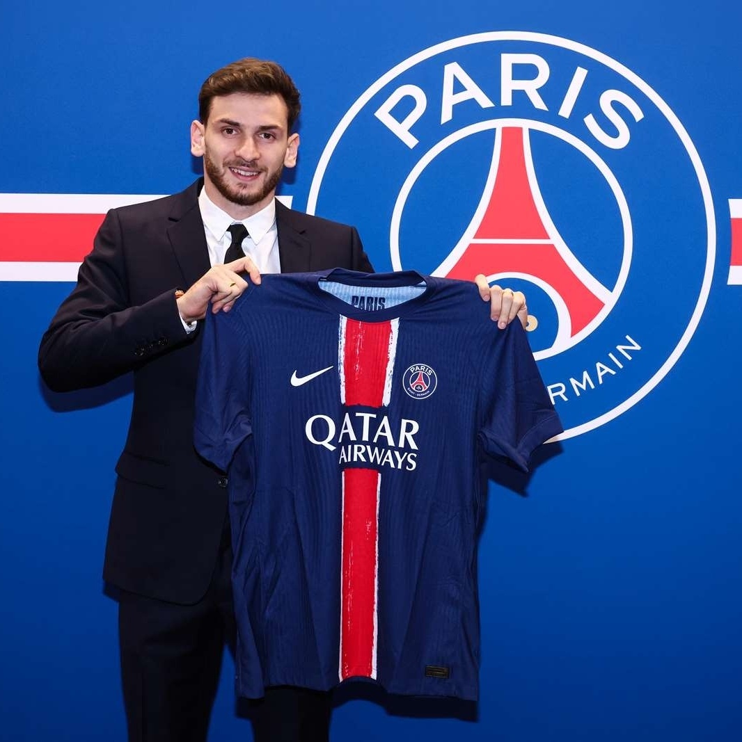 PSG anuncia a contratação de Kvaratskhelia, ex-Napoli, até 2029
