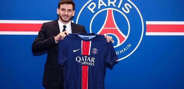 PSG anuncia a contratação de Kvaratskhelia, ex-Napoli, até 2029