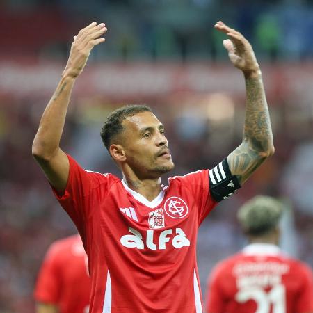 Alan Patrick comemora gol marcado pelo Internacional contra o Cruzeiro no Brasileirão Alan Patrick comemora gol marcado pelo Internacional contra o Cruzeiro no Brasileirão