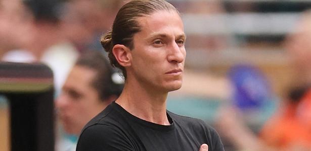 Filipe Luis destaca atuação quase perfeita do Flamengo e elogia trabalho de Crespo