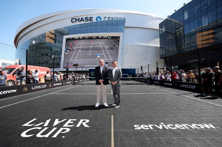 Tony Godsick (esq.) e o prefeito de San Francisco, Daniel Lurie, na Laver Cup de 2025 Tony Godsick (esq.) e o prefeito de San Francisco, Daniel Lurie, na Laver Cup de 2025