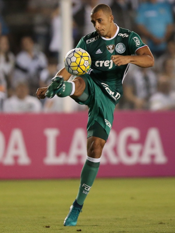 Torcedores do Santos não perdoam dupla após empate: 'Podem ir embora hoje'  - Lance!