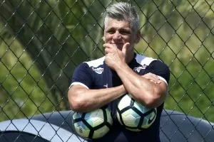 Brasileiro: 22 anos depois, Ricardo Pinto relembra barbárie em Flu x  Atlético-PR de 96 - Futebol - UOL Esporte