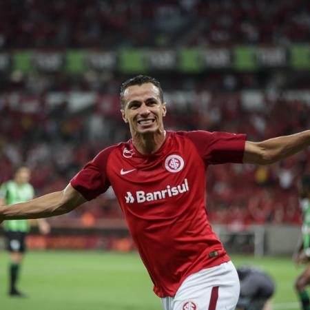 Leandro Damião comemora gol marcado pelo Internacional sobre o América-MG - RICARDO BARCELLOS/PHOTOPRESS/ESTADÃO CONTEÚDO