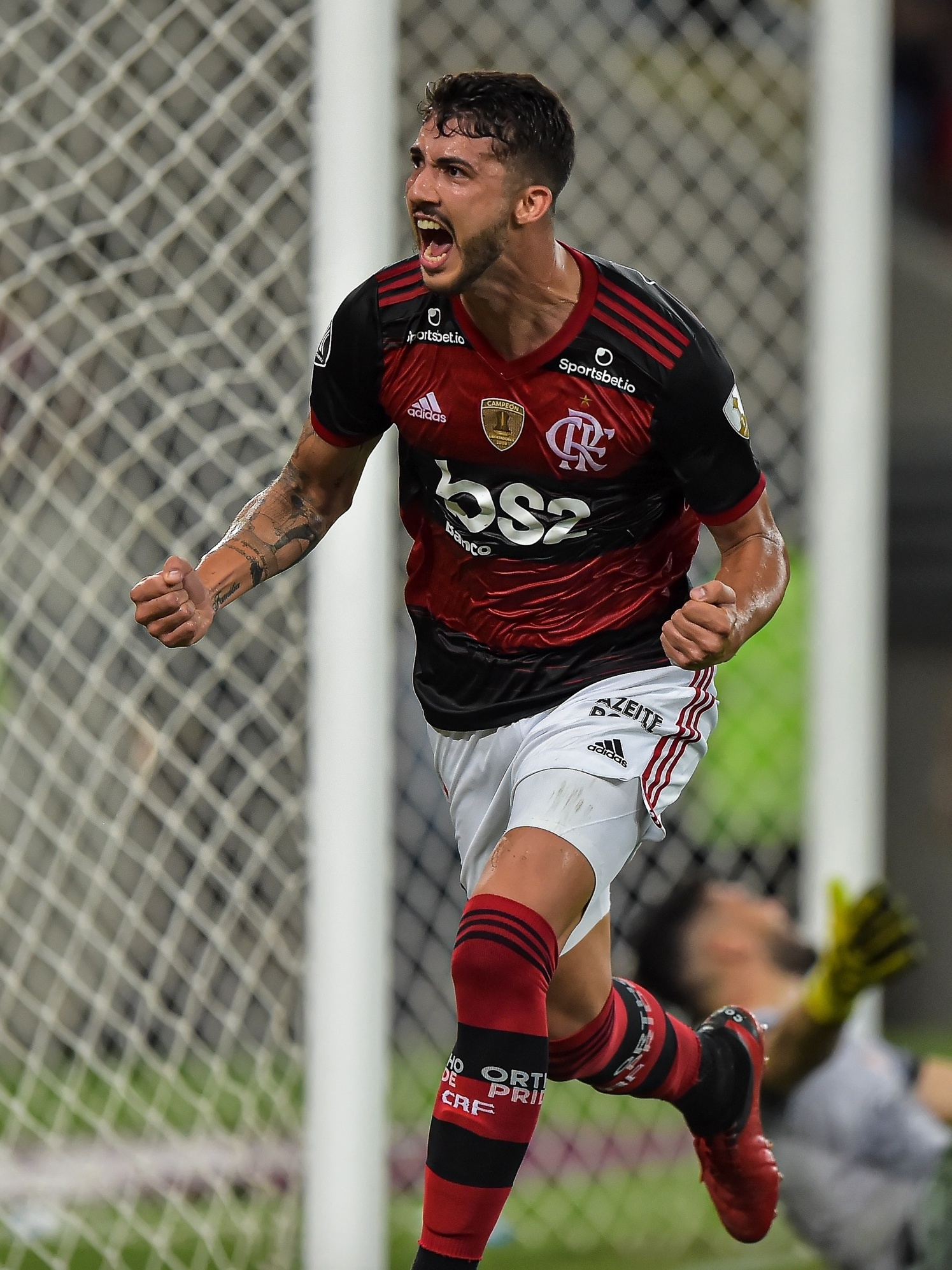 Fora dos planos do Flamengo, Gustavo Henrique pode fechar com gigante da  Série A do Brasileirão