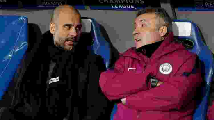 Pep Guardiola e o auxiliar Domènec Torrent durante jogo do Manchester City pela Liga dos Campeões - Laurens Lindhout/Soccrates/Getty Images - Laurens Lindhout/Soccrates/Getty Images