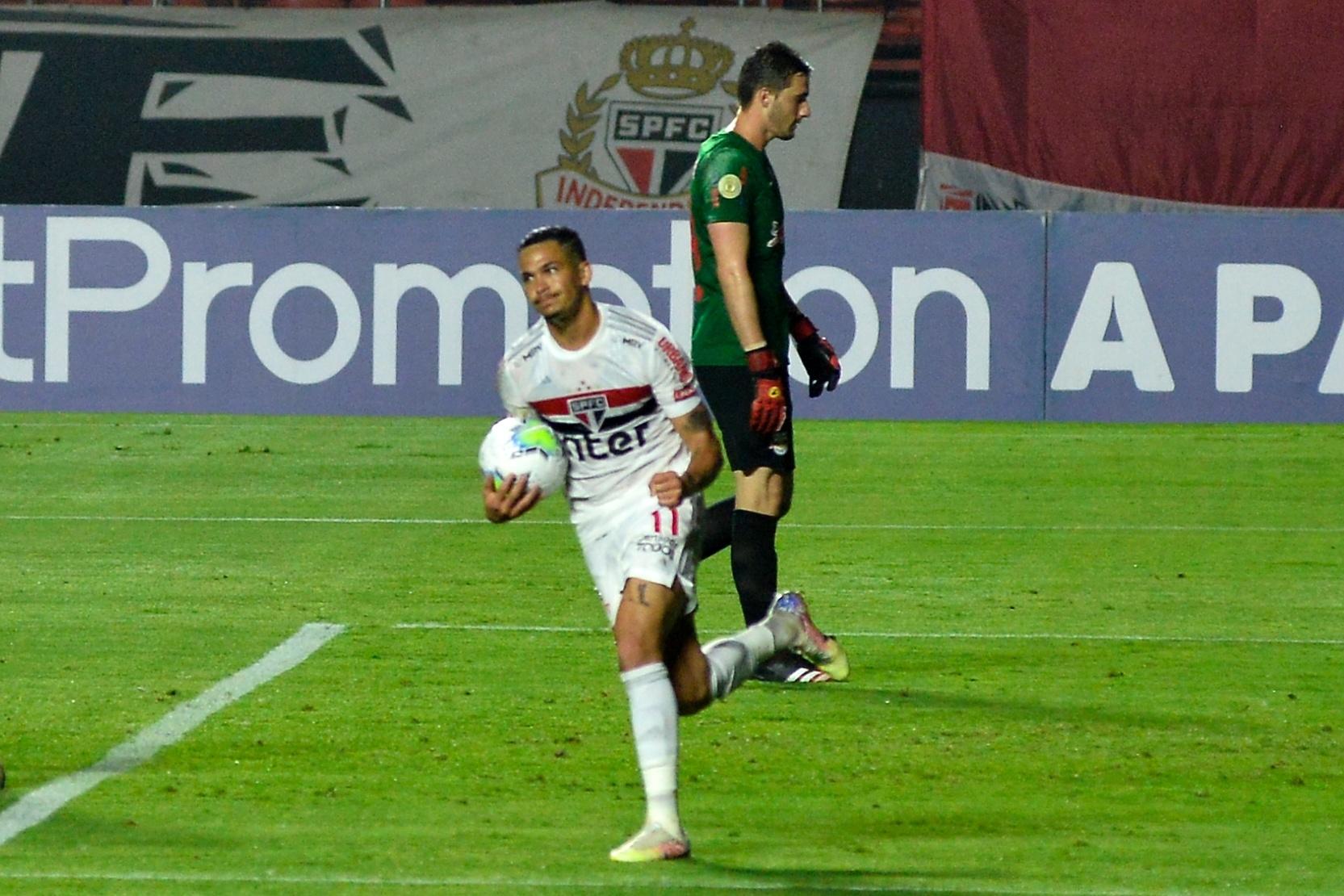 Escalacao Do Sao Paulo Brenner Deve Formar Ataque Ao Lado De Luciano