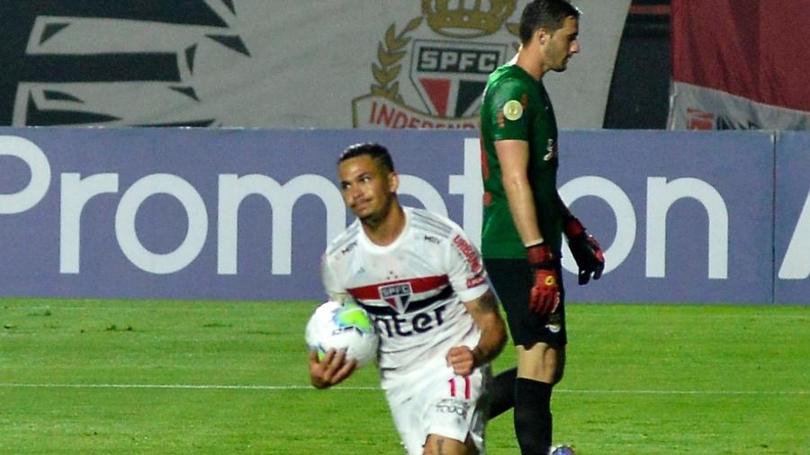 Luciano comemora gol marcado pelo São Paulo contra o Red Bull Bragantino  - Bruno Ulivieri/AGIF
