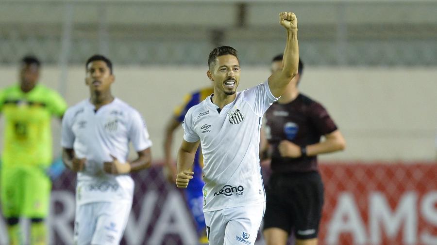 Jean Mota comemora o segundo gol do Santos contra o Delfín em jogo da Libertadores - Rodrigo BUENDIA / AFP