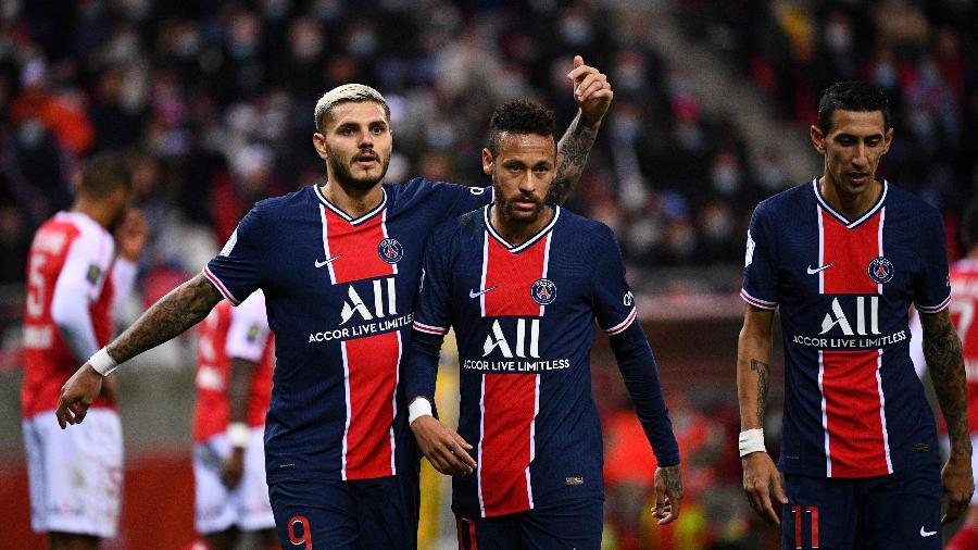 Neymar comemora gol com Icardi em partida do PSG contra o Reims - FRANCK FIFE / AFP