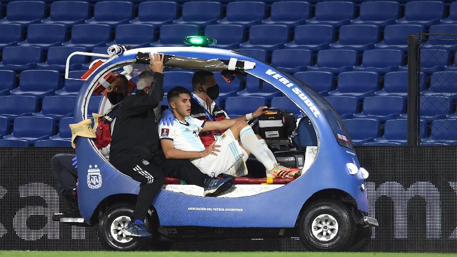 O meia Exequiel Palacios, da seleção da Argentina, sofreu fratura na coluna durante o empate por 1 a 1 com o Paraguai  - Marcelo Endelli/Getty Images