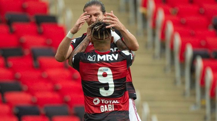 Gabigol and Filipe Luis celebrate Flamengo's goal in the victory over Santos in Maracanã for the Brasileirão 2020 - Alxandre Vidal / Flamengo - Alxandre Vidal / Flamengo