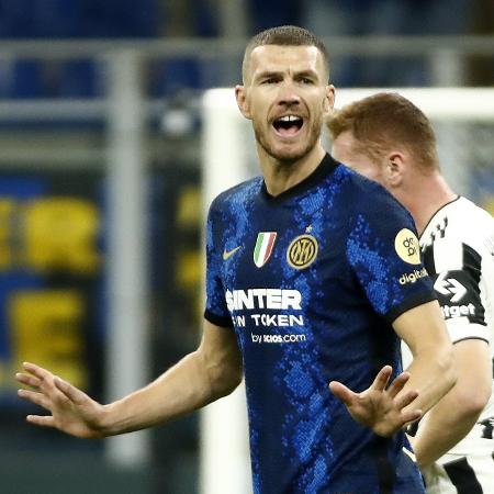 Edin Dzeko, atacante da Inter de Milão, defendeu o Manchester City por quatro temporadas - Alessandro Garofalo/Reuters