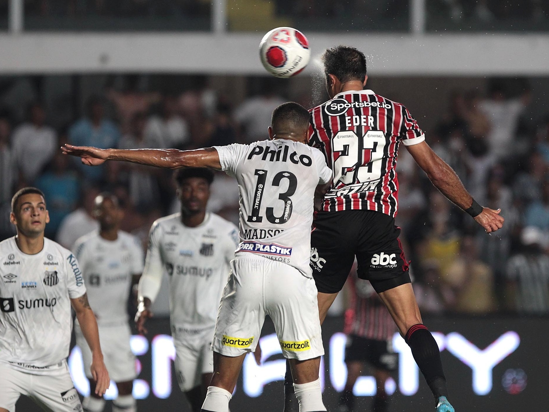 São Paulo x Santos: prováveis escalações, desfalques e onde assistir