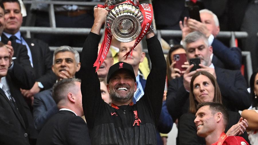 Técnico do Liverpool, Jurgen Klopp celebra o título da Copa da Inglaterra após vencer o Chelsea - Ben Stansall/AFP