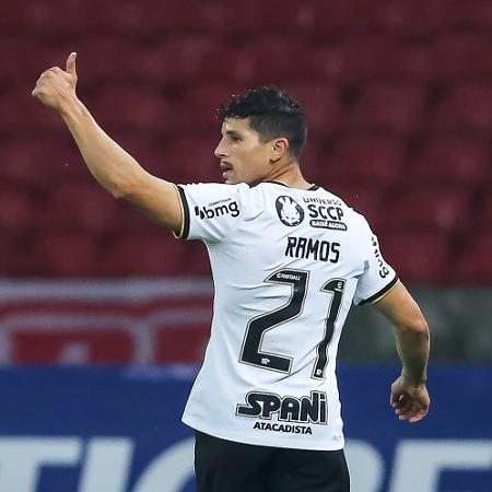 Rafael Ramos, do Corinthians, durante partida contra o Inter no Brasileirão