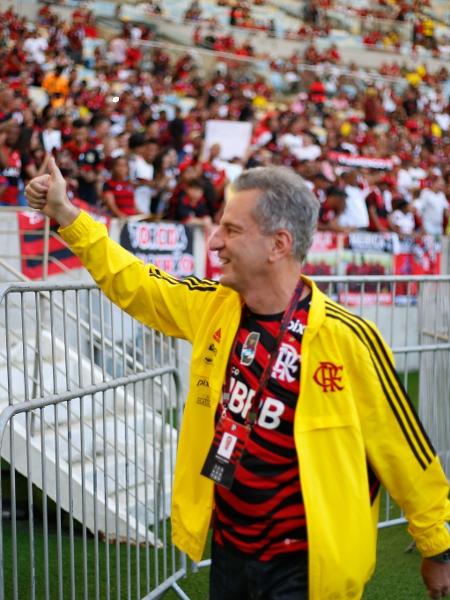Rodolfo Landim, presidente do Flamengo, cumprimenta torcida no Maracanã - Gilvan de Souza/Flamengo