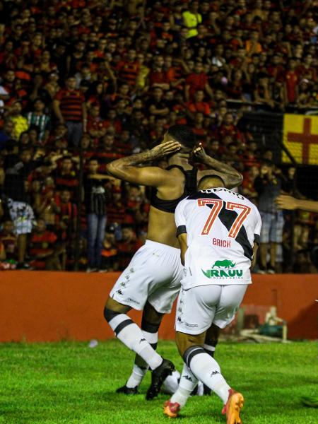Raniel, jogador do Vasco, comemora gol durante partida contra o Sport, pela Série B. - Paulo Sergio Souza Xavier/Paulo Sérgio Souza Xavier/A