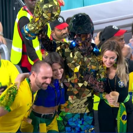 Eduardo Bolsonaro marca presença em Brasil x Suíça na Copa do Mundo - Reprodução/Fifa