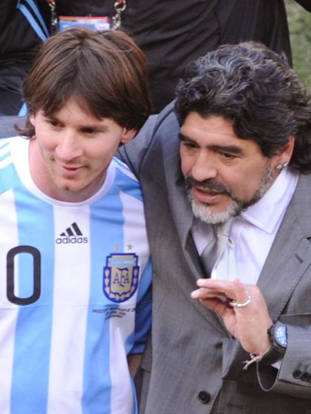 Lionel Messi e Diego Maradona na Copa de 2010 - Gabriel Bouys/AFP