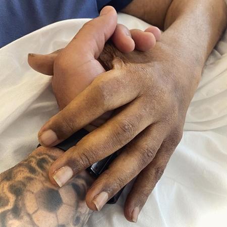 Edinho, filho de Pelé, posta foto de mãos dadas com o pai - Reprodução/Instagram