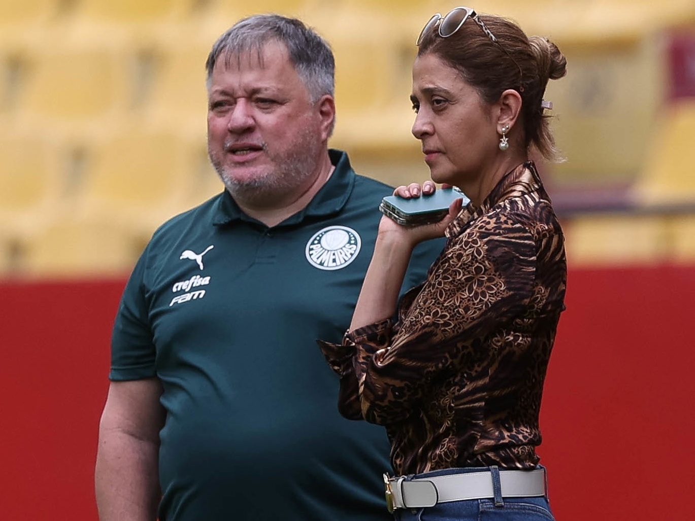 SAÍDA DE JOVEM! Palmeiras trava negociação de venda de lateral e Leila e Barros analisam nomes para posição