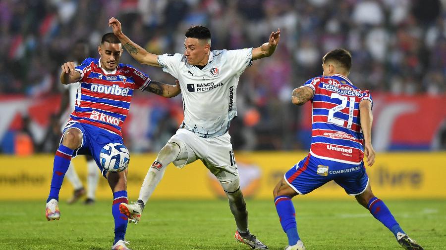 Galhardo em ação durante Fortaleza x LDU, final da Sul-Americana