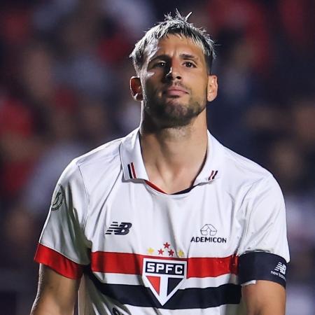 Calleri em ação durante São Paulo x Criciúma, duelo do Campeonato Brasileiro