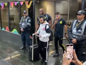 Michael e De la Cruz desembarcam no Rio mancando após vitória do Flamengo