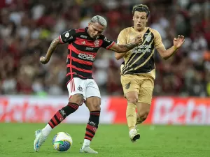 Flamengo vence Athletico-PR no Maracanã em noite de xingamentos a Tite