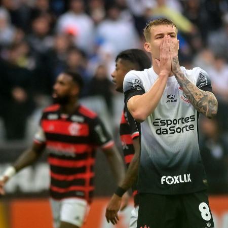 Charles lamenta durante a partida entre Corinthians e Flamengo pela semifinal da Copa do Brasil 2024