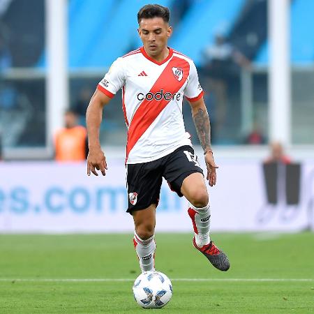 Enzo Díaz, lateral do River Plate, durante jogo contra o Belgrano