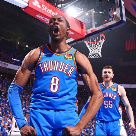 Jalen Williams comemorando a cesta do Oklahoma City Thunder no Jogo 7 contra o Denver Nuggets pela NBA 2024/2025 Jalen Williams comemorando a cesta do Oklahoma City Thunder no Jogo 7 contra o Denver Nuggets pela NBA 2024/2025