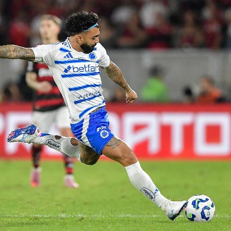 Gabigol em ação pelo Cruzeiro na partida contra o Flamengo, seu ex-clube