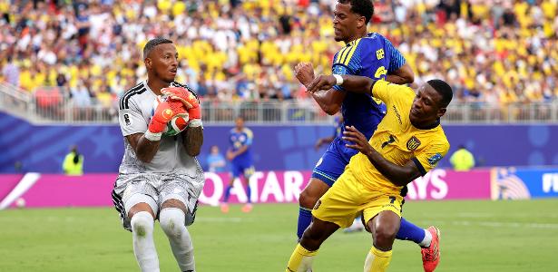Vozinha, é você? Goleiro brilha, e Curaçao segura empate com o Equador