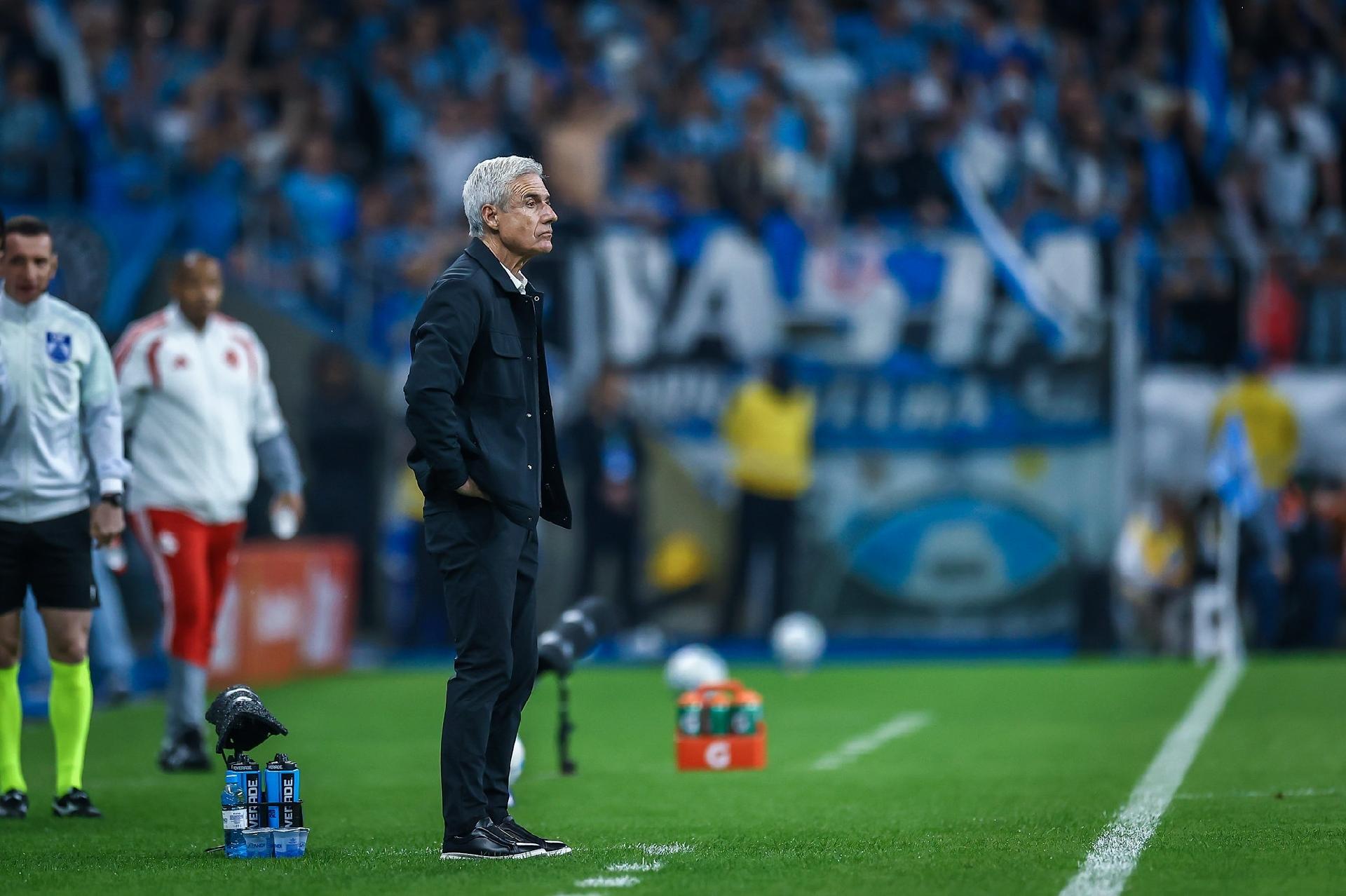 Luis Castro durante a vitória do Grêmio sobre o Inter pela Copa do Brasil - undefined