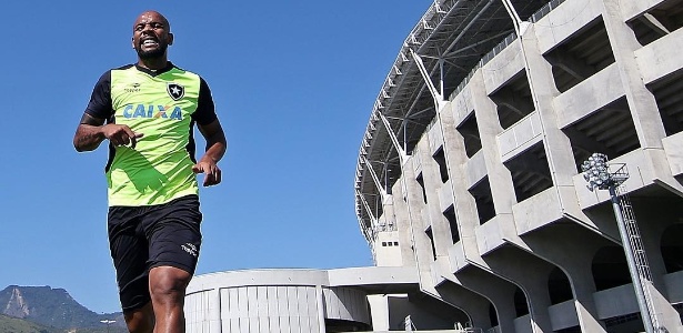 Maicon treina no Botafogo - Vitor Silva / SS Press / BFR