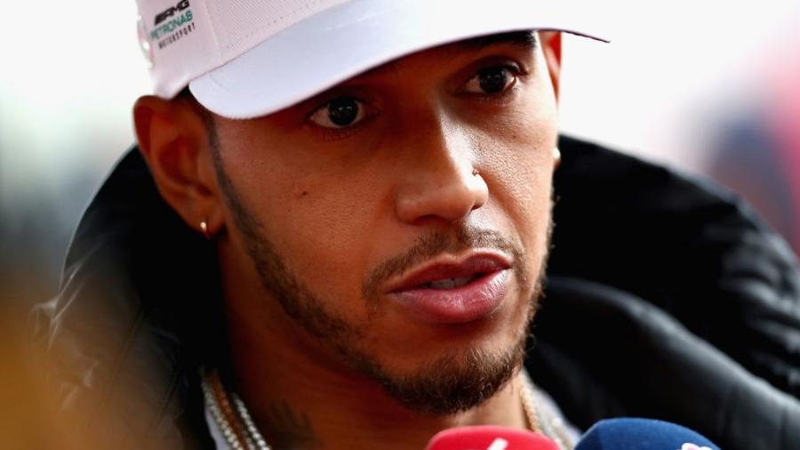 Lewis Hamilton dá entrevistas durante o final de semana do GP da Espanha - Dan Istitene/Getty Images